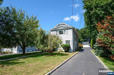 45 Hill St, Midland Park, NJ 07432