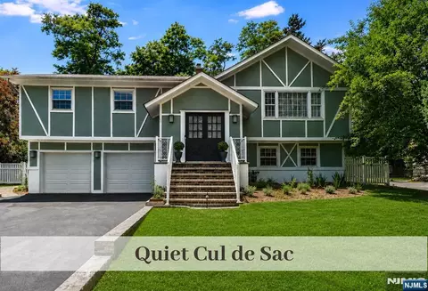 11 Stone Ridge Ln, Ho Ho Kus, NJ 07423