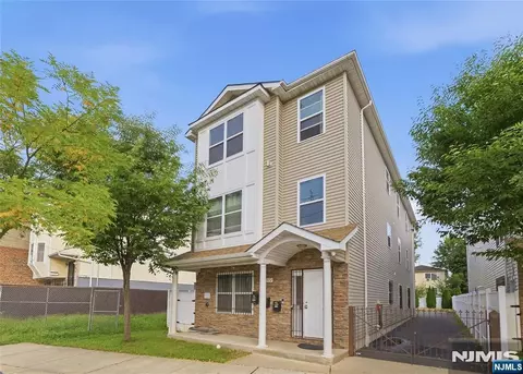 574 S 11th St, Newark, NJ 07103