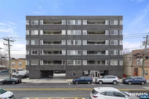 364 Palisade Ave #5B, Cliffside Park, NJ 07010