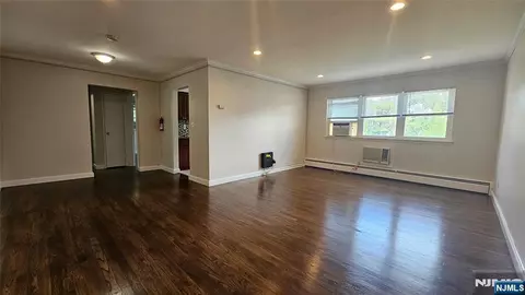 1628 Valley St #2C, Fort Lee, NJ 07024
