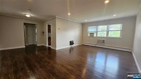 1628 Valley St #2C, Fort Lee, NJ 07024