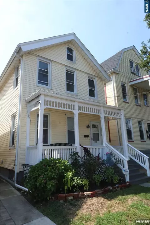 322 Hawthorne St, Orange, NJ 07050