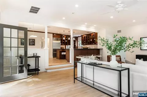 Entry Way - 121 Christopher St, Montclair, NJ 07042 photo 3 of 5