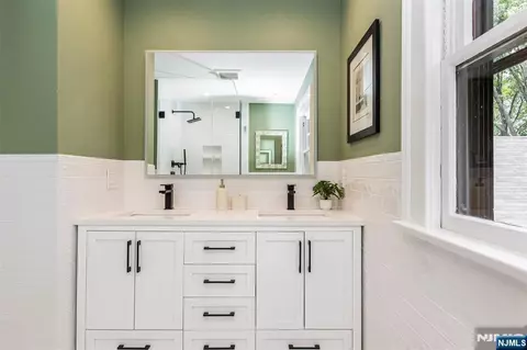 Bath - 121 Christopher St, Montclair, NJ 07042 photo 2 of 4