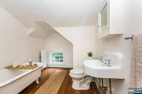 Bath - 121 Christopher St, Montclair, NJ 07042 photo 4 of 4