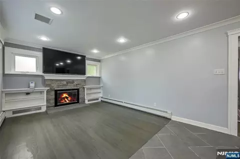 Living - 122 Garside Ave, Wayne, NJ 07470 photo 5 of 6