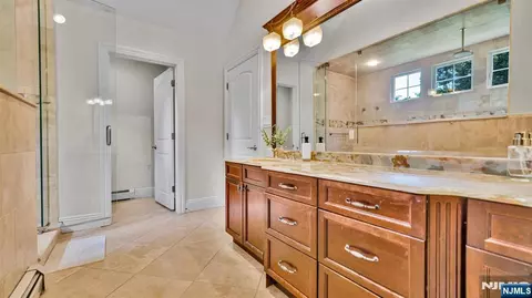 Entry Way - 26 Devonshire Rd, Cresskill, NJ 07626 photo 6 of 8