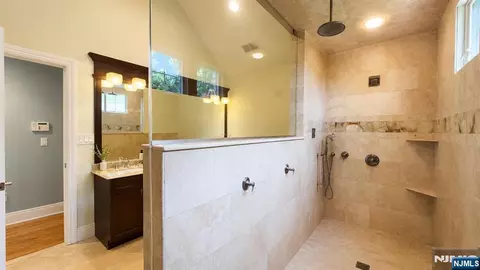 Bath - 26 Devonshire Rd, Cresskill, NJ 07626 photo 2 of 3
