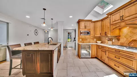 Entry Way - 26 Devonshire Rd, Cresskill, NJ 07626 photo 4 of 8