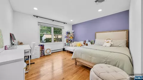 Bedroom - 26 Devonshire Rd, Cresskill, NJ 07626 photo 2 of 4