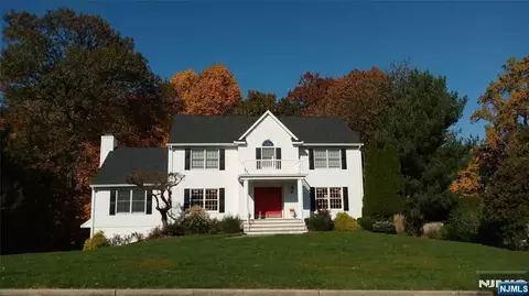 513 Lydia Ln, Wyckoff, NJ 07481