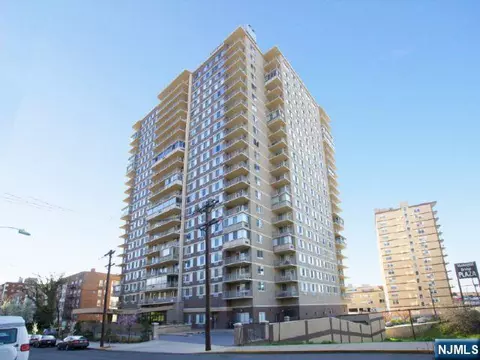 2150 Center Ave #18A, Fort Lee, NJ 07024