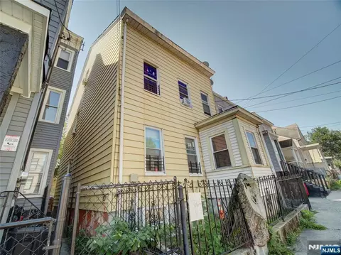 39 Hillman St, Paterson, NJ 07522