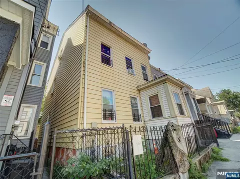 39 Hillman St, Paterson, NJ 07522