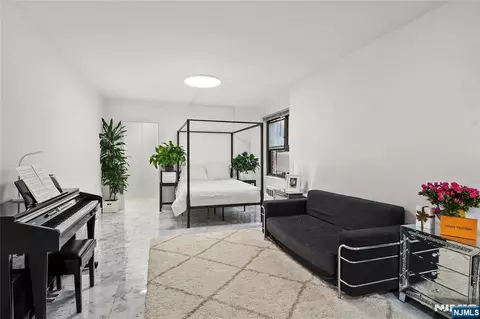 401 Park #2D, Fort Lee, NJ 07024