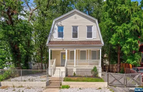 31-33 Voorhees St, Newark, NJ 07108