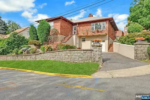401 Adolphus Ave, Cliffside Park, NJ 07010