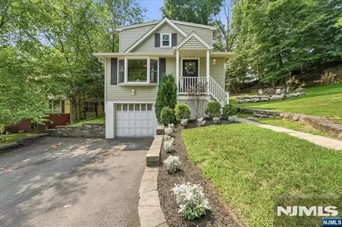 21 Nassau St, North Haledon, NJ 07508
