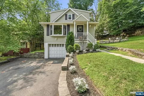 21 Nassau St, North Haledon, NJ 07508