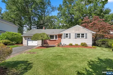 259 Garden Pl, Oradell, NJ 07649