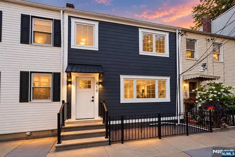 419 2nd St, Jersey City, NJ 07302