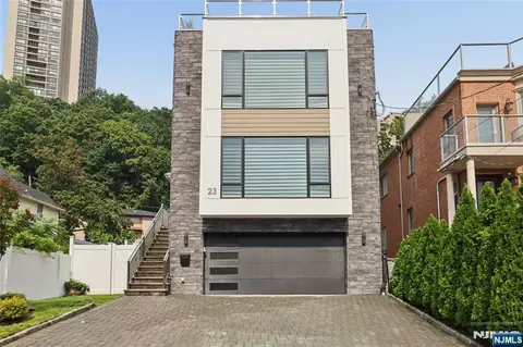 23 Lasher Ln, Edgewater, NJ 07020
