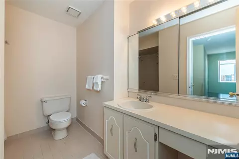 Bath - 8 Birdseye Cir, Wayne, NJ 07470 photo 3 of 4