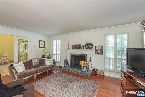 Living - 8 Birdseye Cir, Wayne, NJ 07470 photo 1 of 1