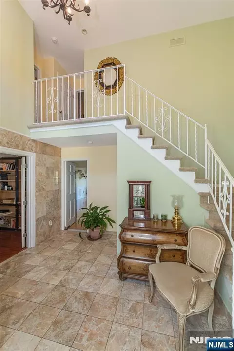 Entry Way - 8 Birdseye Cir, Wayne, NJ 07470 photo 2 of 2