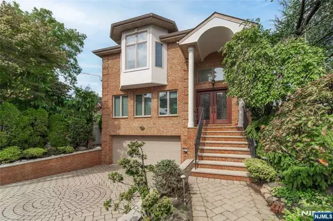 339 Tremont Ave, Fort Lee, NJ 07024