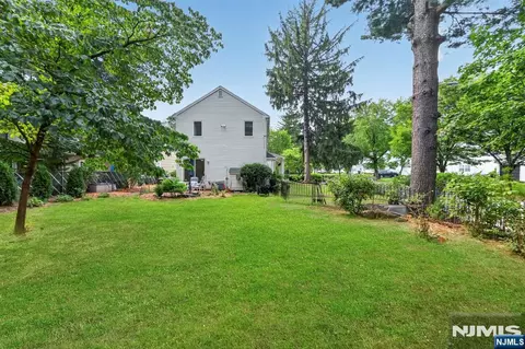 Exterior - 410 Chestnut St, Paramus, NJ 07652 photo 4 of 4