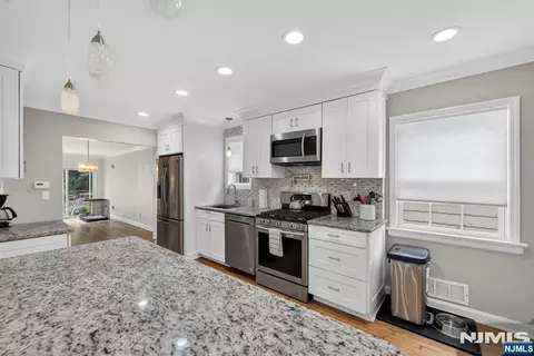 Kitchen - 410 Chestnut St, Paramus, NJ 07652 photo 3 of 3