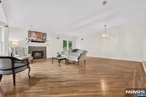 Living - 410 Chestnut St, Paramus, NJ 07652 photo 1 of 4