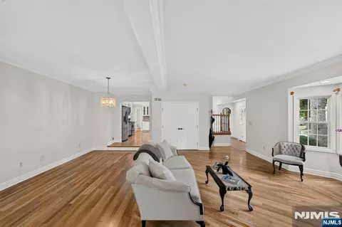 Living - 410 Chestnut St, Paramus, NJ 07652 photo 3 of 4
