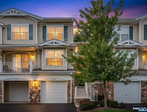 1030 Robin Ct #700, Green Brook, NJ 08812