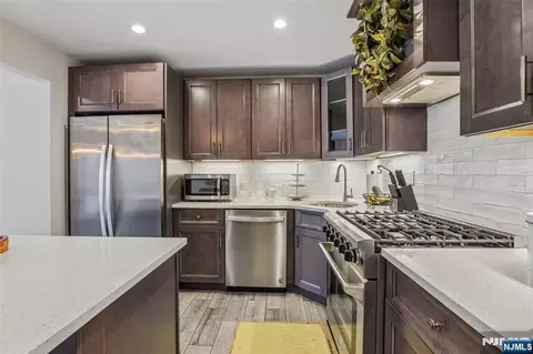 Kitchen - 4 Stuart Ln, Wayne, NJ 07470 photo 3 of 3