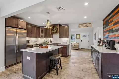 Kitchen - 4 Stuart Ln, Wayne, NJ 07470 photo 1 of 3
