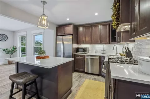 Kitchen - 4 Stuart Ln, Wayne, NJ 07470 photo 2 of 3