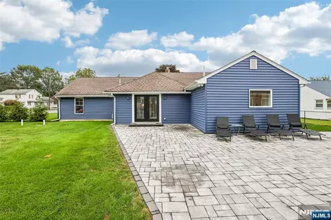 Exterior - 4 Stuart Ln, Wayne, NJ 07470 photo 5 of 6