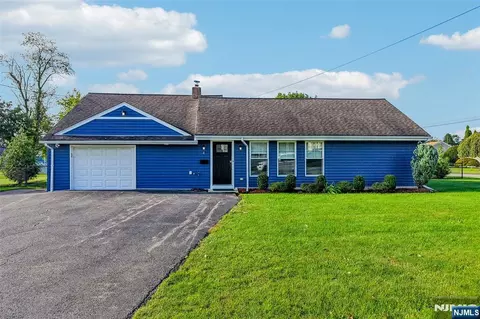 4 Stuart Ln, Wayne, NJ 07470