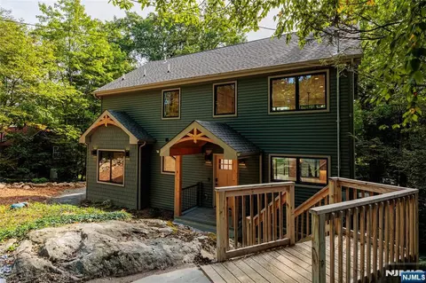 310 Lakeshore Dr, Highland Lakes, NJ 07422