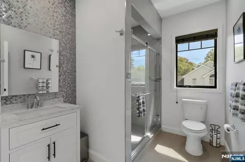 Bath - 207 Wilsey Ct, Paramus, NJ 07652 photo 6 of 7