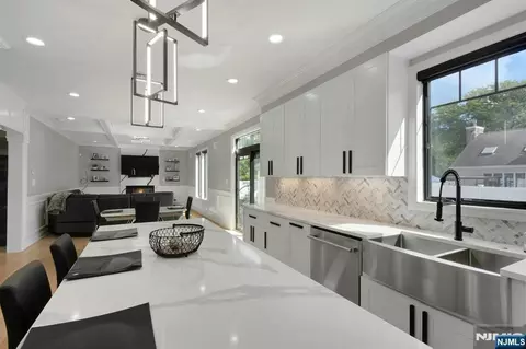 Kitchen - 207 Wilsey Ct, Paramus, NJ 07652 photo 2 of 3