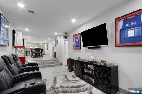 Entry Way - 207 Wilsey Ct, Paramus, NJ 07652 photo 6 of 7