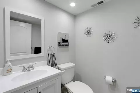 Bath - 207 Wilsey Ct, Paramus, NJ 07652 photo 7 of 7