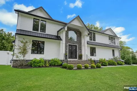Exterior - 207 Wilsey Ct, Paramus, NJ 07652 photo 4 of 11