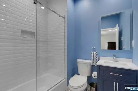 Bath - 207 Wilsey Ct, Paramus, NJ 07652 photo 4 of 7