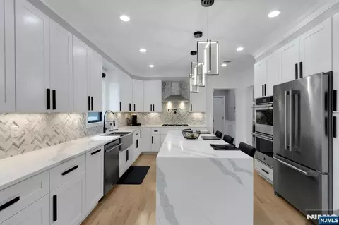Kitchen - 207 Wilsey Ct, Paramus, NJ 07652 photo 1 of 3
