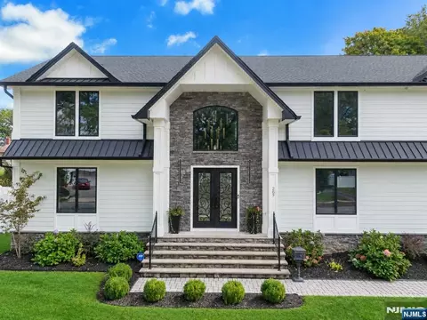 Exterior - 207 Wilsey Ct, Paramus, NJ 07652 photo 7 of 11